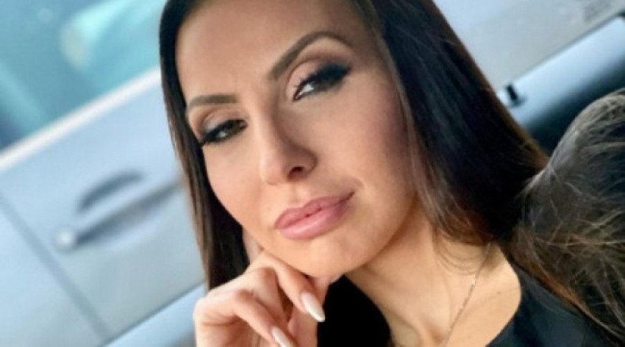 Бивша кандидат-кметица стана първата официална българска порно актриса