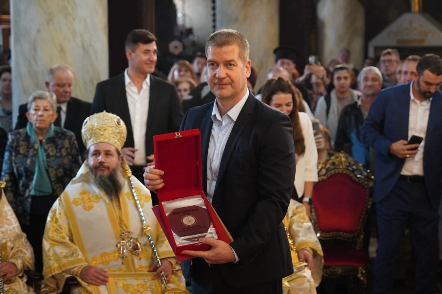 Патриарх Даниил връчи орден „Св.Йоан Рилски“ на Старозагорския митрополит д-р Киприан