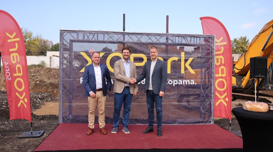 Кметът Живко Тодоров участва в първата копка на новия XOPark в Стара Загора