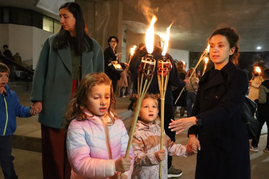 Децата от ДГ „Светлина“ в Стара Загора почетоха народните будители с празничен спектакъл